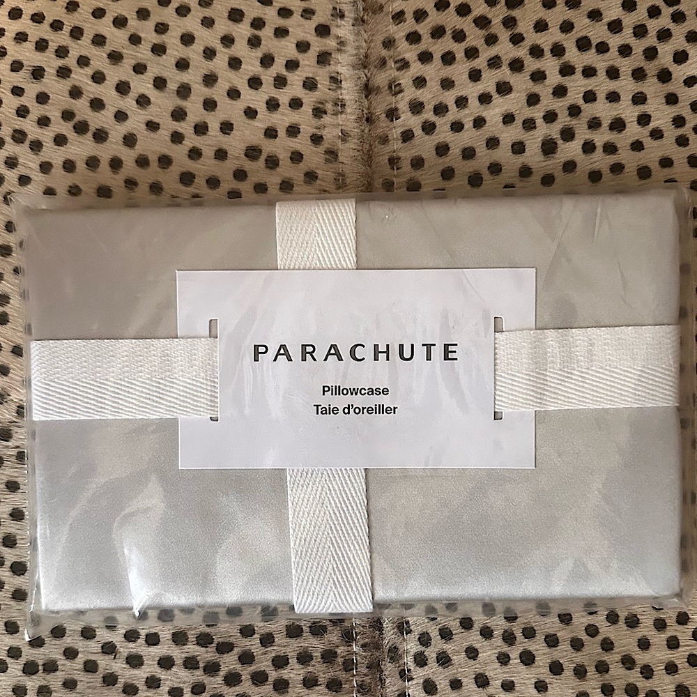 Parachute Standard Silk Pillowcase in Grey